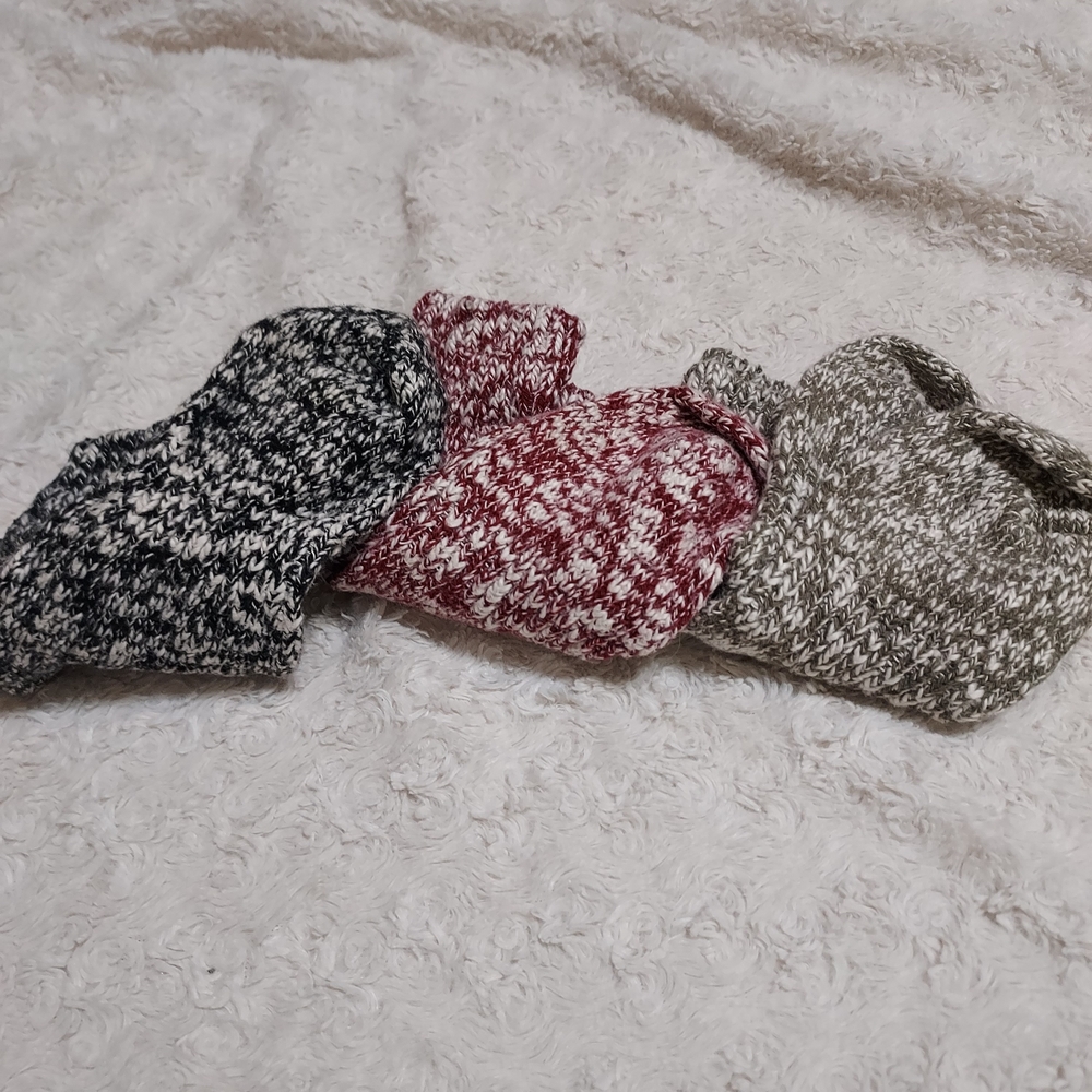 Marled Knit Ankle Socks - Black, Red, and Green Cabincore Outdoor Winter - Picture 2 of 2